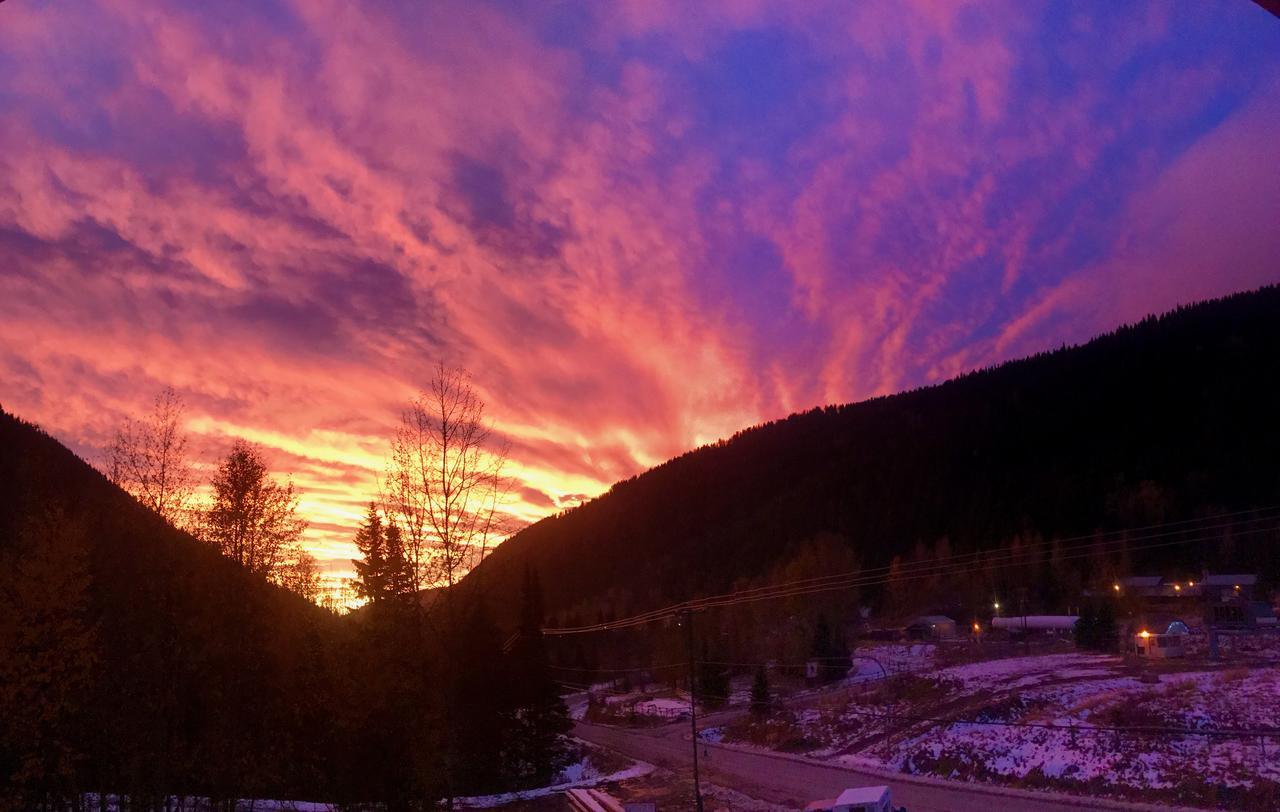 Hotel The Burfield Sun Peaks Exterior foto